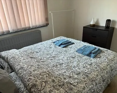 Pleasant House Near Mons, Fully Equipped مونس