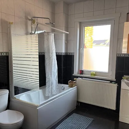 Pleasant House Near Mons, Fully Equipped شقة مونس